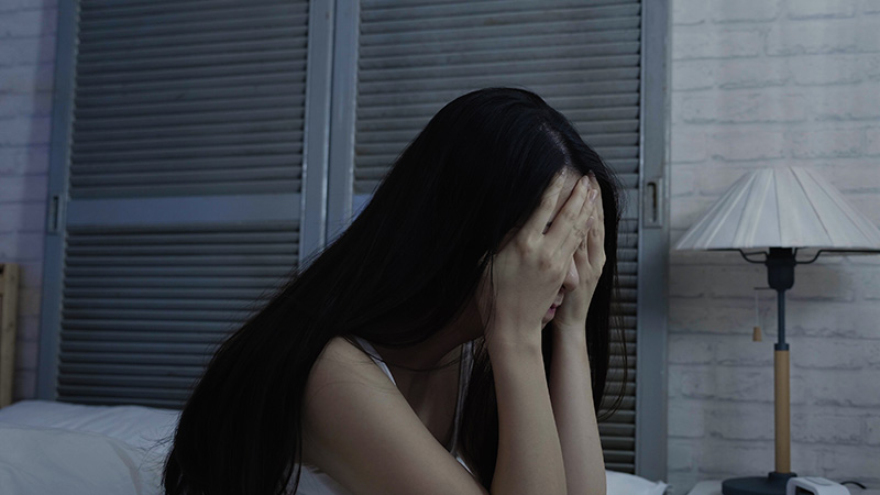 ショックを受ける女